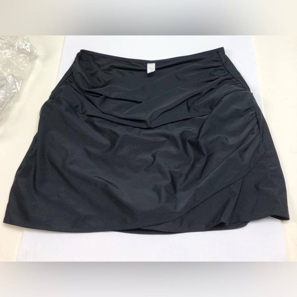 Black Swim skirt size XXL New without tags